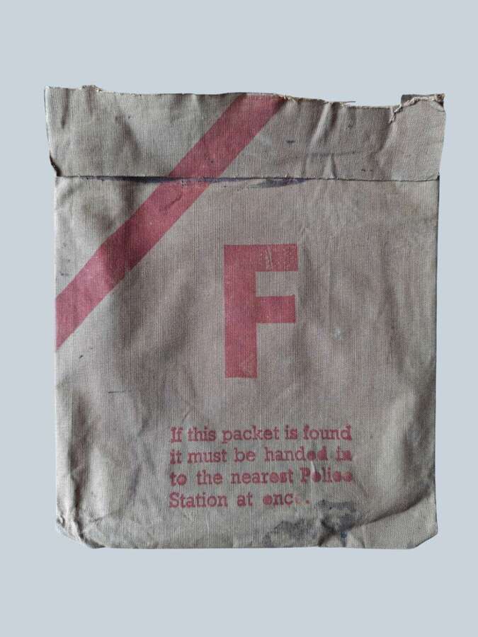 WW2 RAF/USAAF RED "F" FRANCE - MARK I ESCAPE MAP PURSE